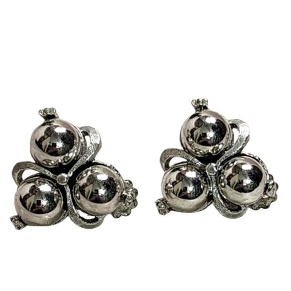 Vintage 70s Elegant Silver Ball Cluster Clip On Earrings - Picture 1 of 7
